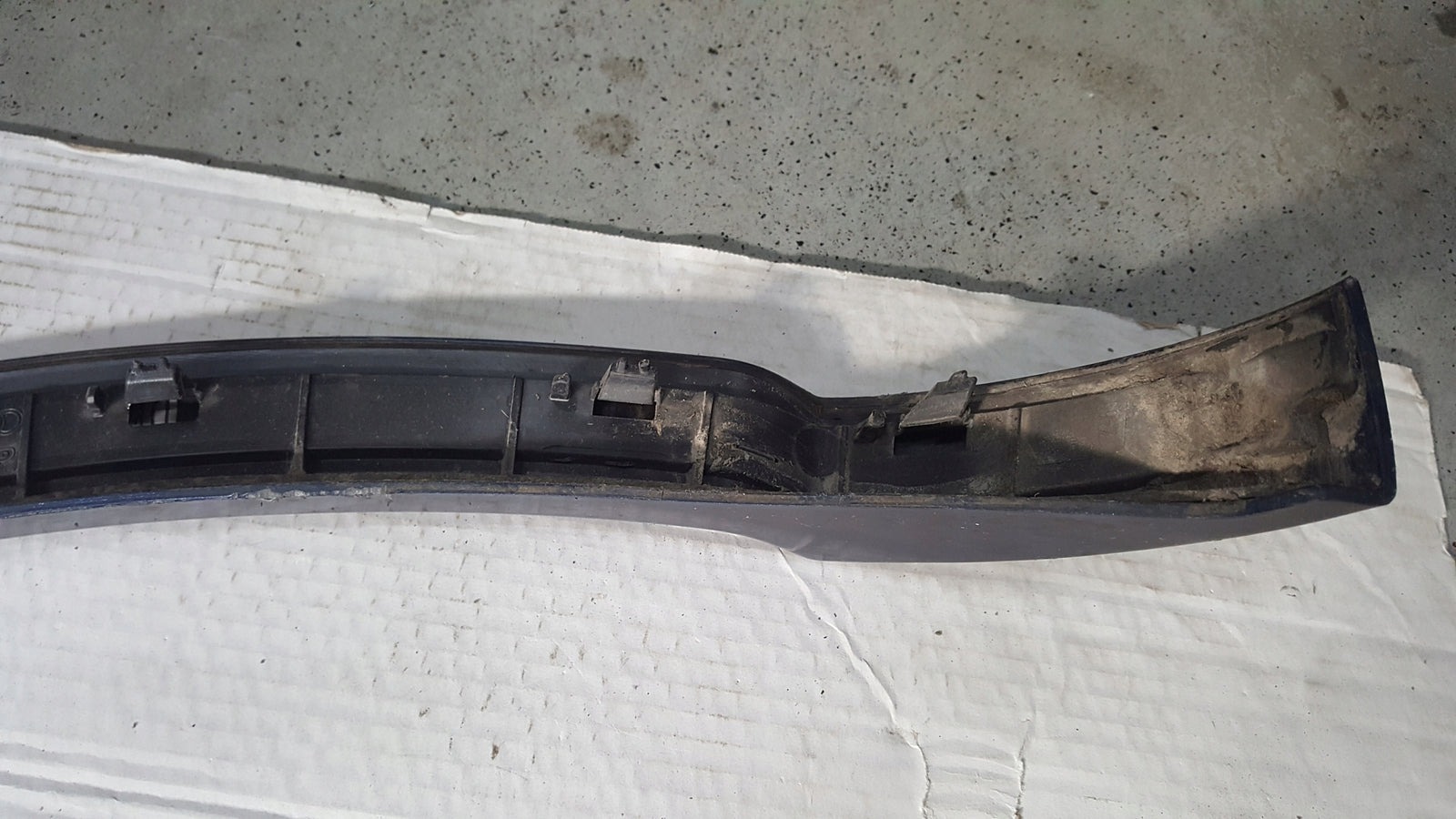 Listwa błotnika PR tył AUDI Q5 80A853818B demontaż