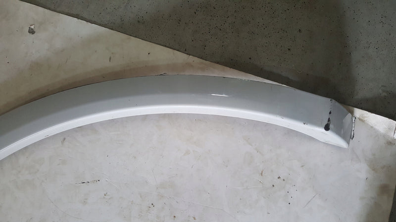Listwa błotnika przedniego prawa strona AUDI Q5 80A853718F demontaż