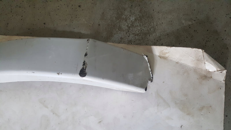 Listwa błotnika przedniego prawa strona AUDI Q5 80A853718F demontaż