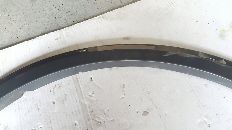 Listwa błotnika prawy przód AUDI Q2 81A853718A