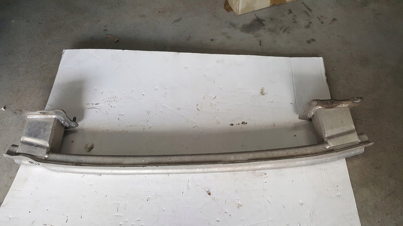 Belka zderzaka tył AUDI A4 B9 8W0807309 demontaż