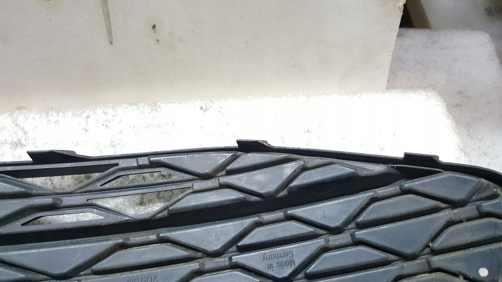 KRATKA W ZDERZAK PRAWA PRZÓD AUDI A6 C8 4K 2018-2022 4K0807682