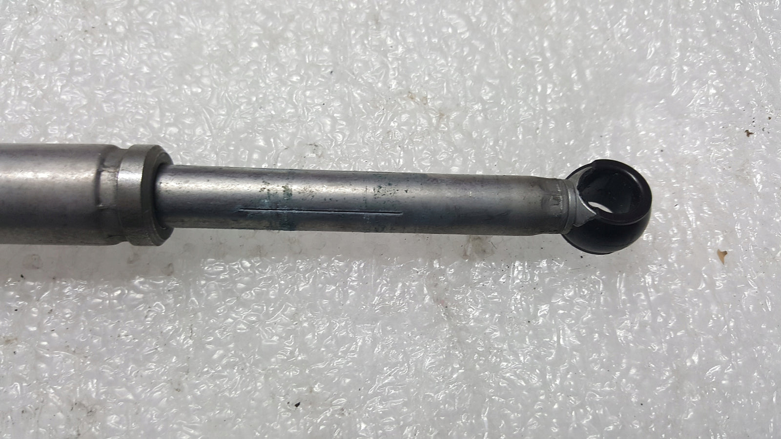 Nabój zawiasu maski AUDI Q7 4M0823823B demontaż