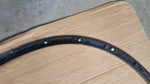 VW TOUAREG III 18R- LISTWA BŁOTNIKA PRAWA TYŁ 760853818C
