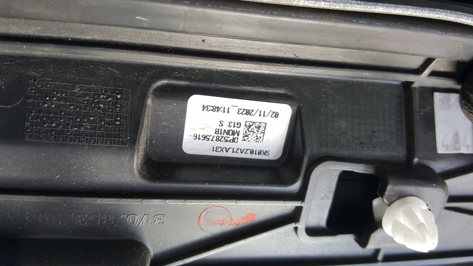 Listwa drzwi prawy przód SKODA SUPERB 3 3V0854940 demontaż