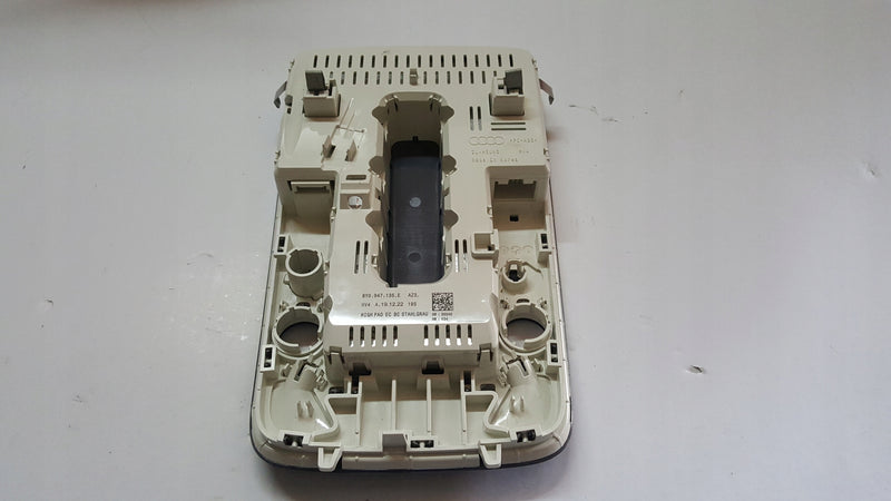 Lampka podsufitki AUDI A3 8Y0947135E AZ3 demontaż