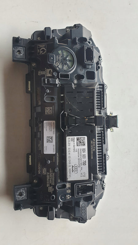 Licznik zegary virtual LCD AUDI A1 82A920700