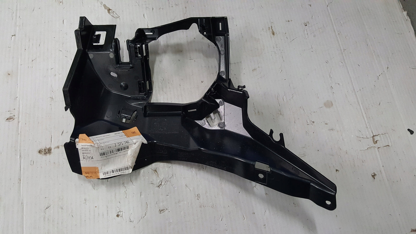 NOWY ORYGINALNY ślizg zderzaka przedniego prawa strona BMW 1 F20F21 7371740