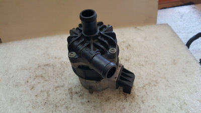 Dodatkowa pompa obiegu wody VW AUDI 4N0965567 demontaż