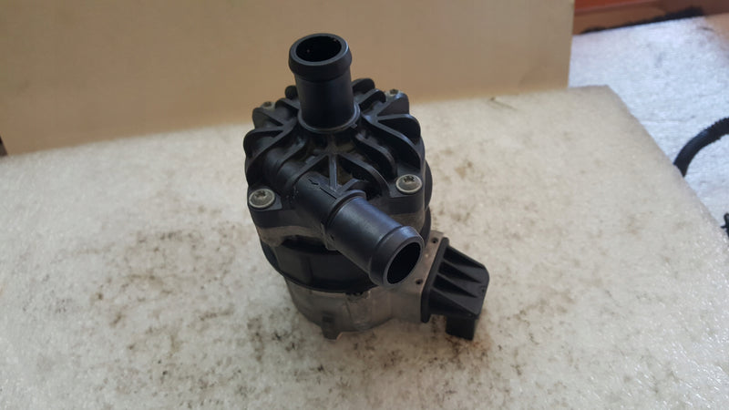 Dodatkowa pompa obiegu wody VW AUDI 4N0965567 demontaż