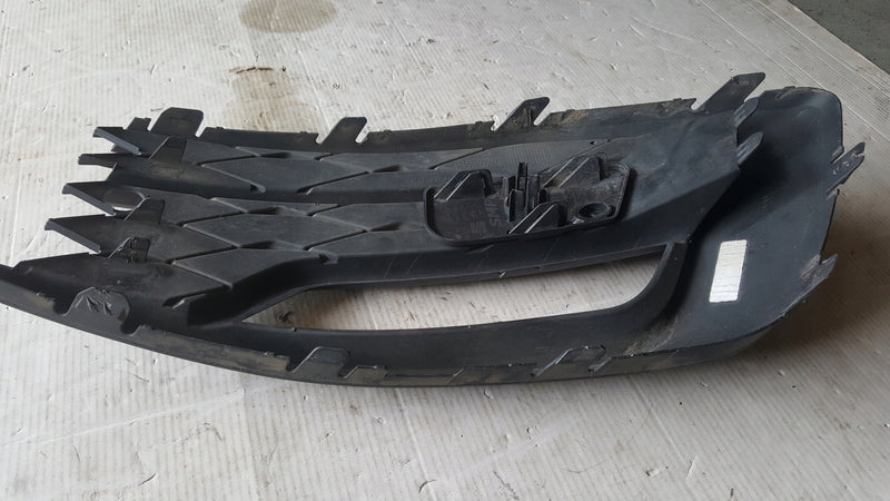 Kratka zderzaka lewy przód SEAT LEON 5FA853665C demontaż