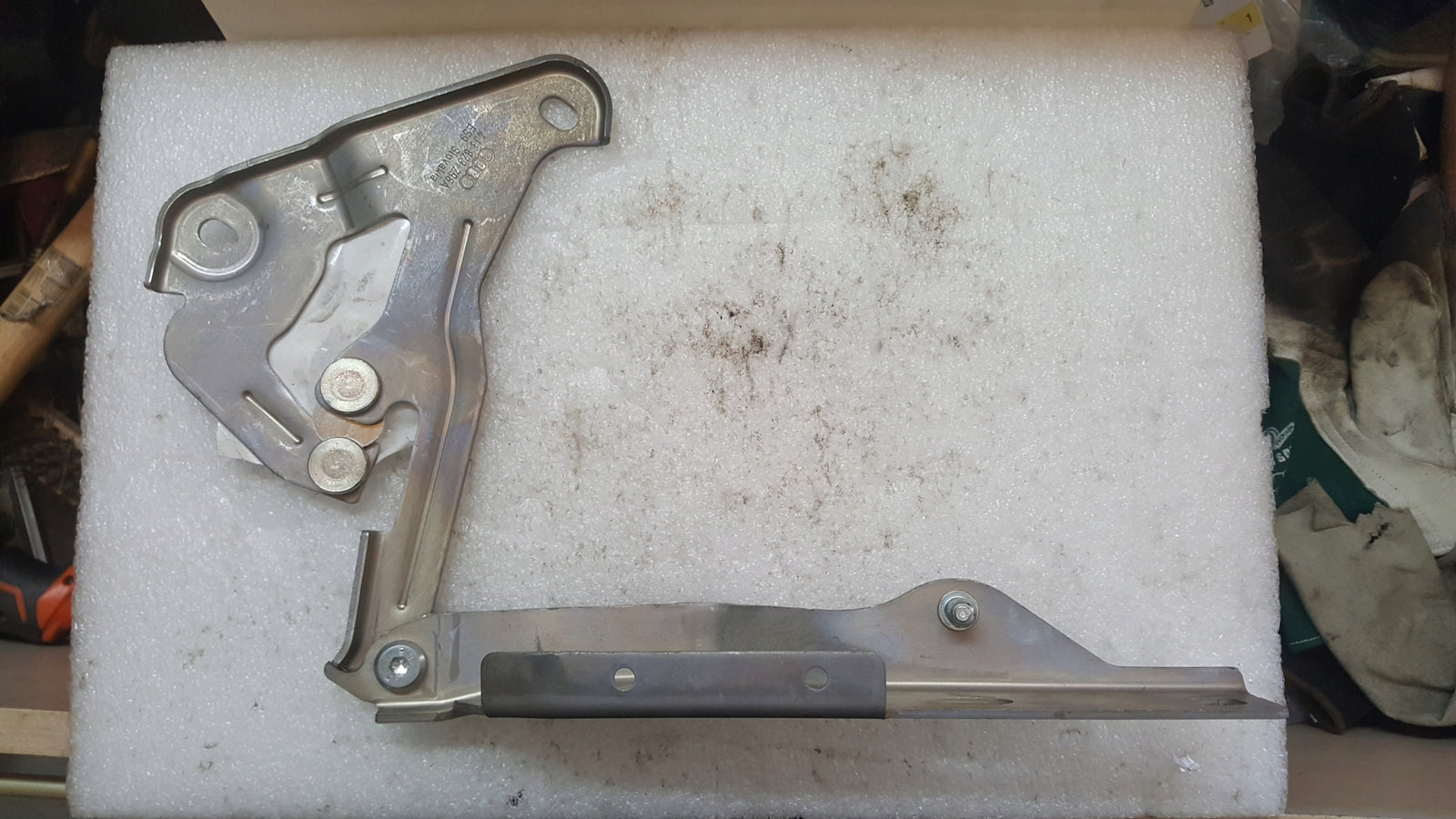 NOWY ORYGINALNY prawy zawias maski AUDI e-tron GT 4J3823296A