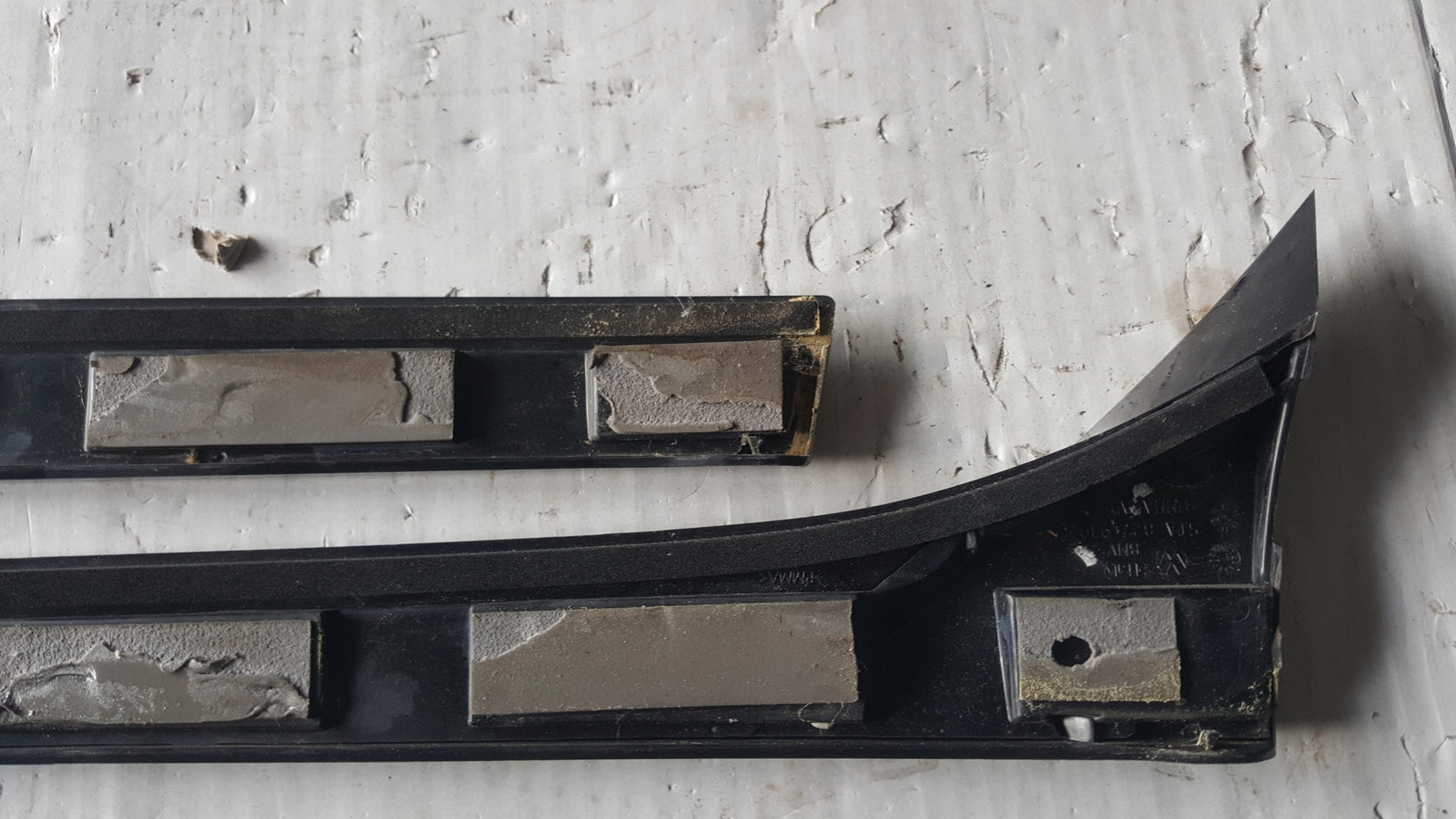 Listwy klapy bagażnika lewa + prawa strona VW TOURAN 5TA827939 5TA827940