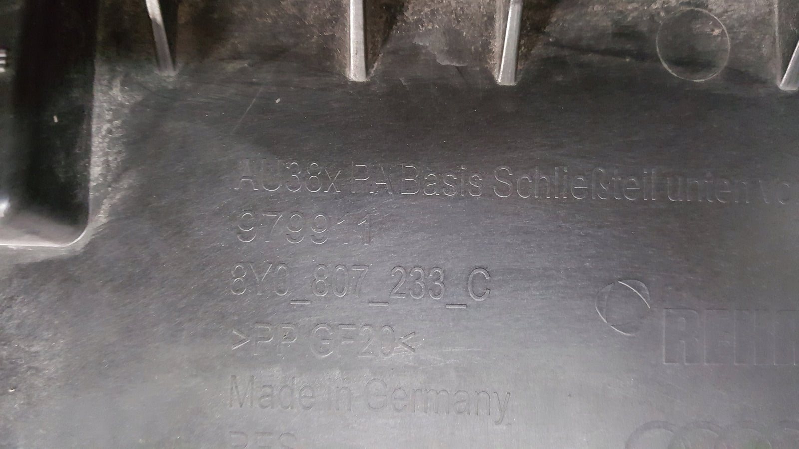 AUDI A3 8Y OSŁONA PŁYTA POD ZDERZAKA ZDERZAKA 8Y0807233C