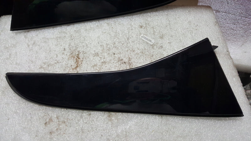 Listwy klapy bagażnika lewa+prawa strona M-B W205 A2067900400 A2067900300