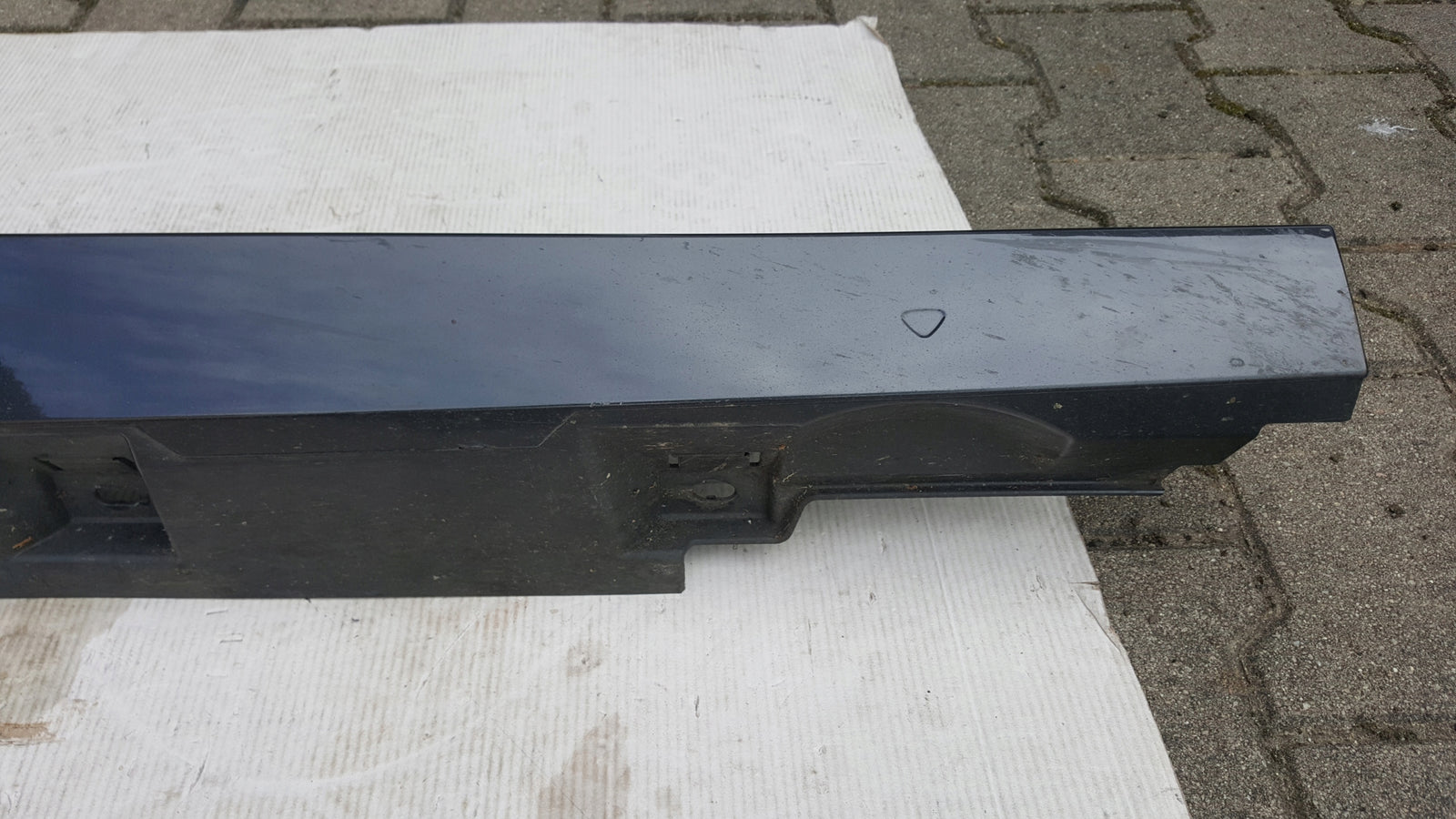 Listwa progowa prawa strona VW PASSAT B8 3G0853858F demontaż