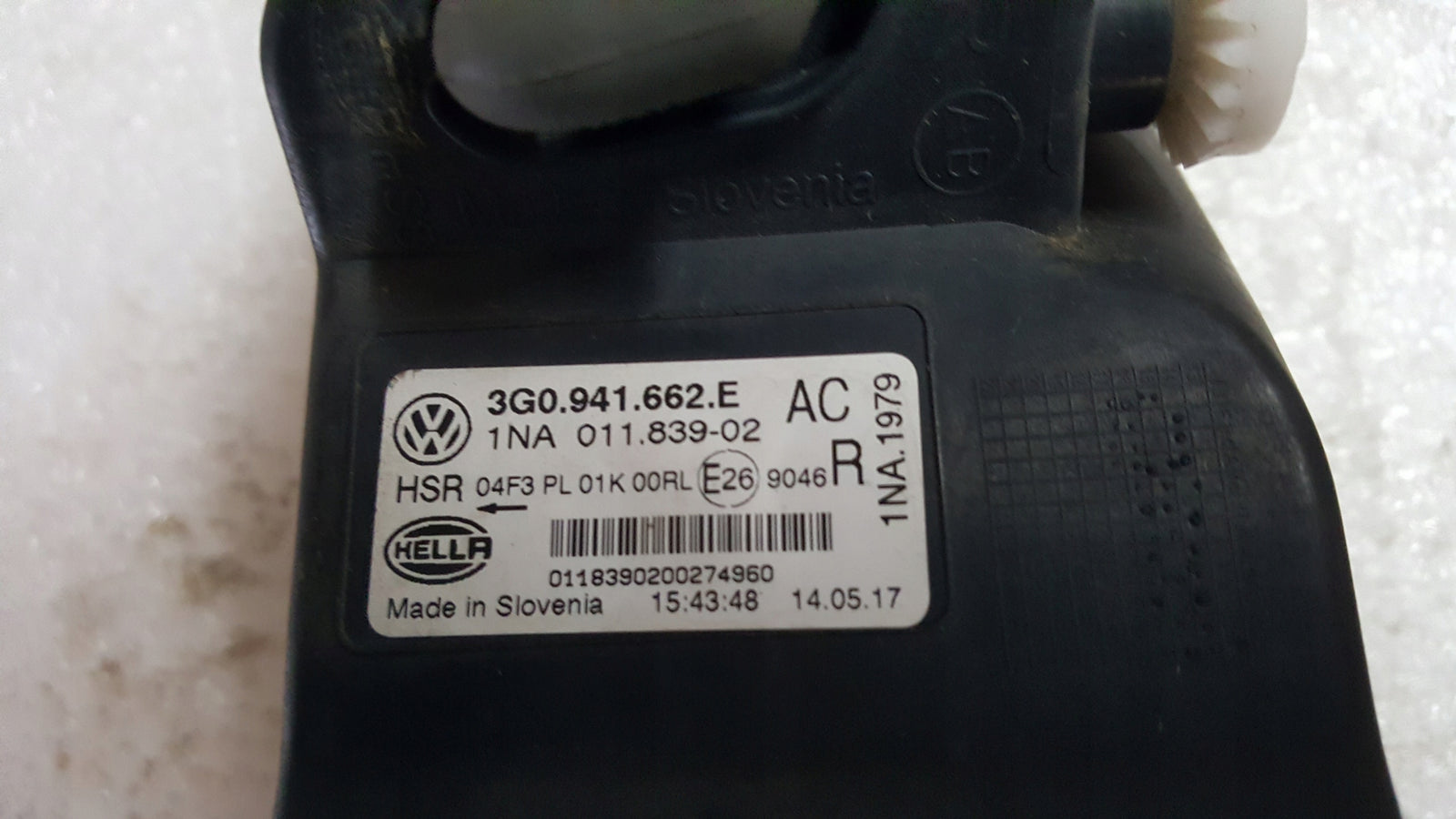 Prawy halogen VW PASSAT B8 3G0941662E demontaż