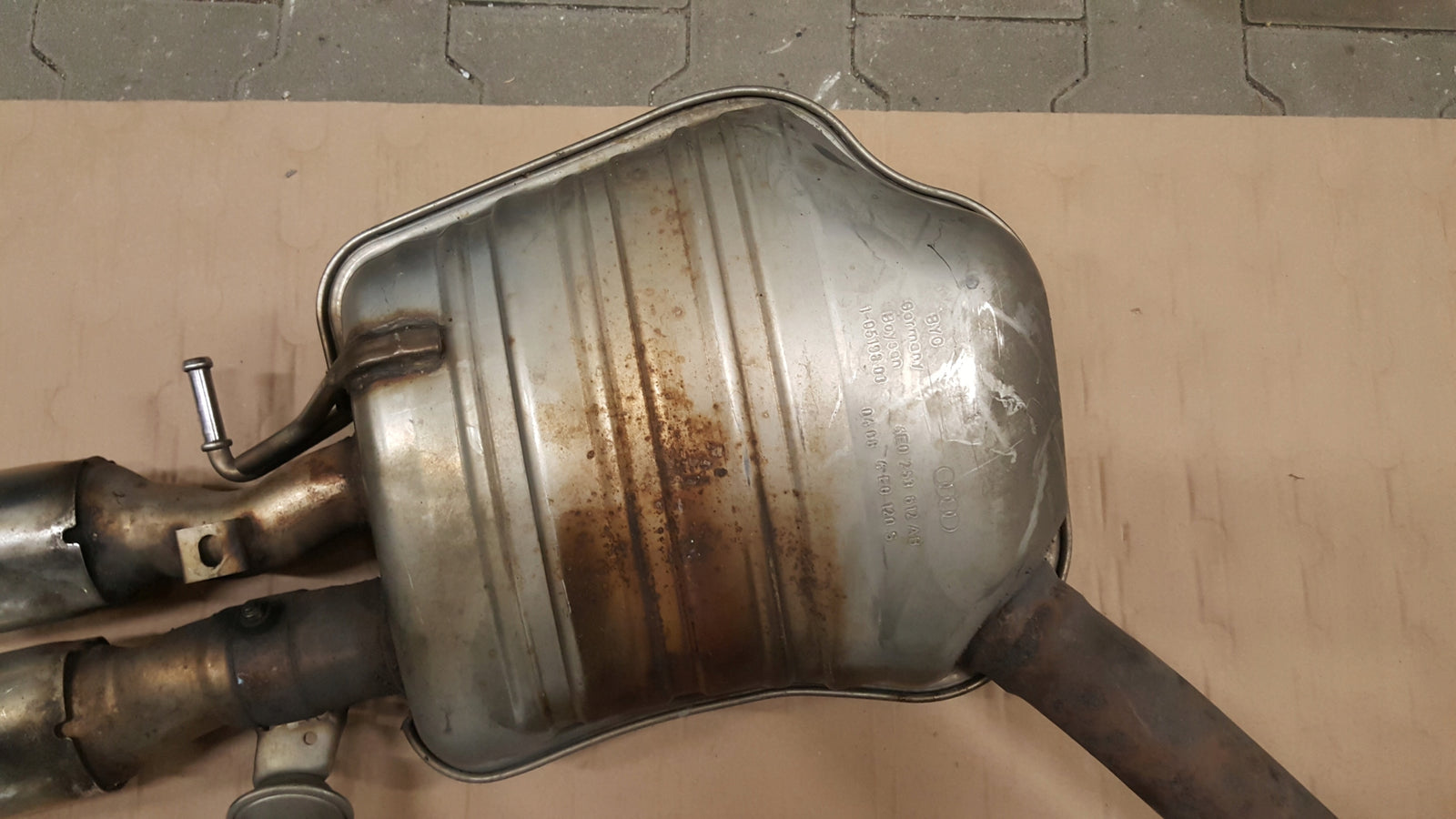 TŁUMIK WYDECH AUDI A8 D3 W12 6.0 4E0253612AB PRAWY