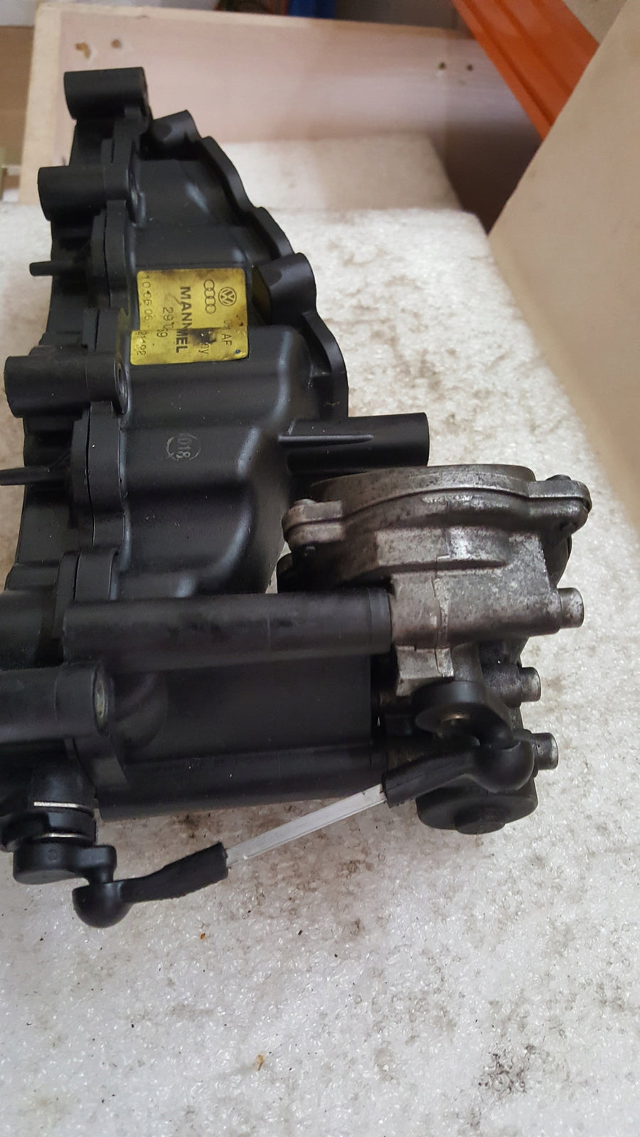 kolektor ssący VW Audi 059129711AF