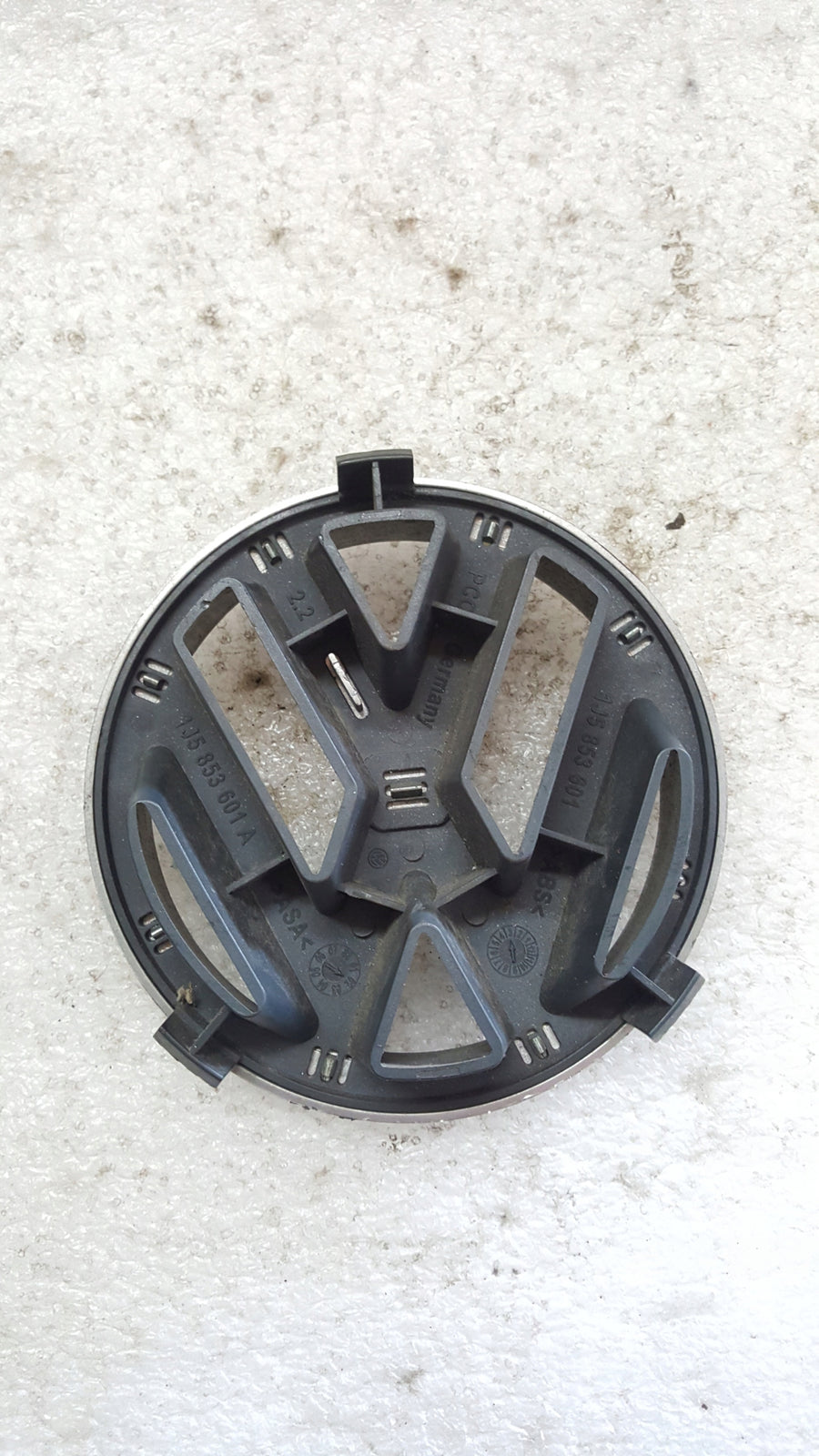 ZNACZEK EMBLEMAT KLAPY VOLKSWAGEN 1J5853601A