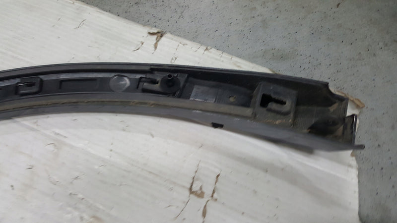 Listwa błotnika prawy tył AUDI Q4 e-tron 89A853817C demontaż
