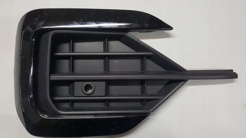 Kratka zderzaka prawy przód VW TOUAREG III 760853666F 760853664A demontaż