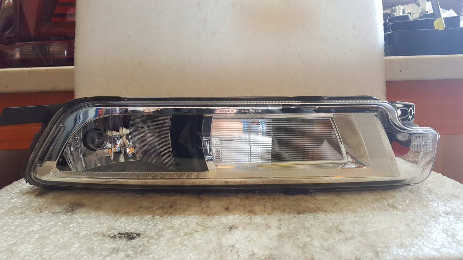 Prawy halogen VW PASSAT B8 3G0941662K demontaż