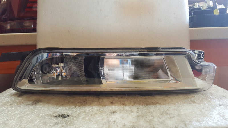 Prawy halogen VW PASSAT B8 3G0941662K demontaż