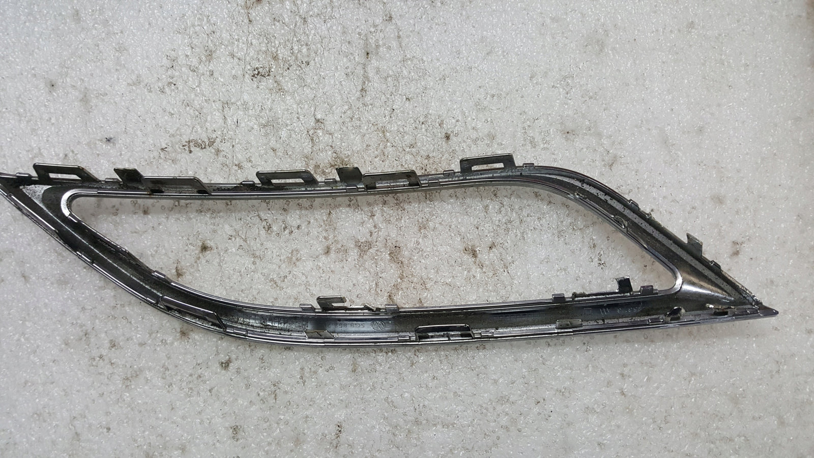 RAMKA CHROM ZDERZAKA L VW GOLF VII KOMBI 5G9853209 demontaż