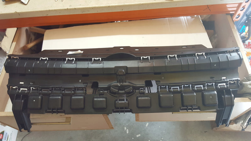 NOWE ORYGINALNE wzmocnienie atrapy grilla VW CADDY 2K7807231E