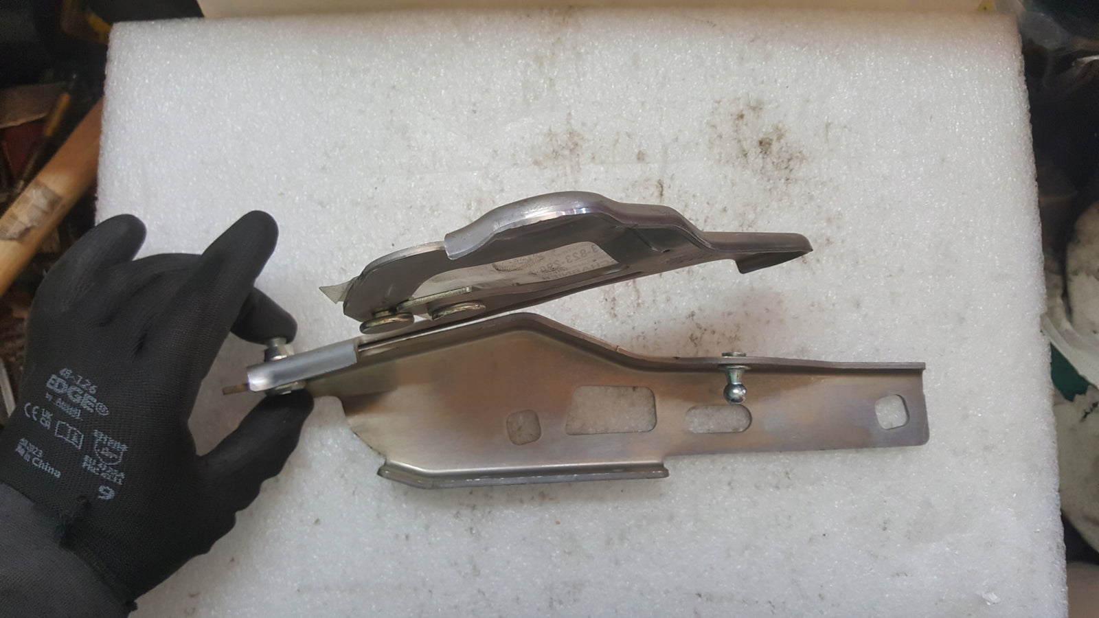 NOWY ORYGINALNY prawy zawias maski AUDI e-tron GT 4J3823296A