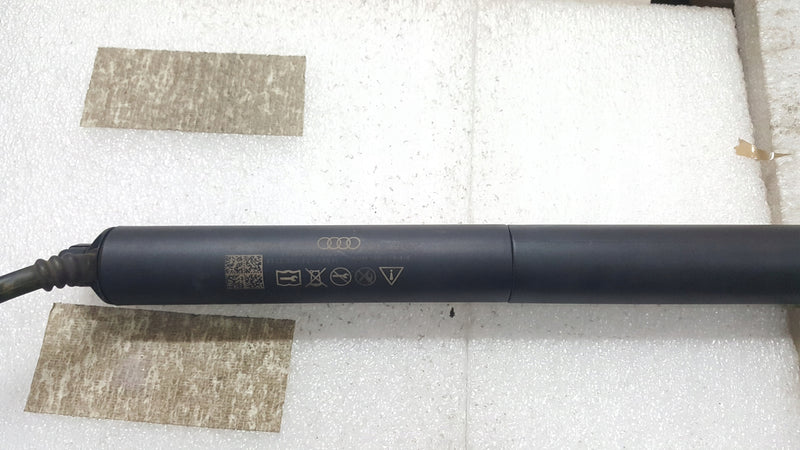 SIŁOWNIK KLAPY BAGAŻNIKA AUDI Q2 16- 81A827851C