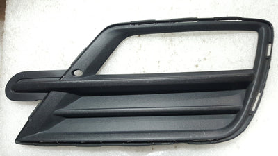 Kratka zderzaka prawy przód VW CADDY 2K5853666C demontaż