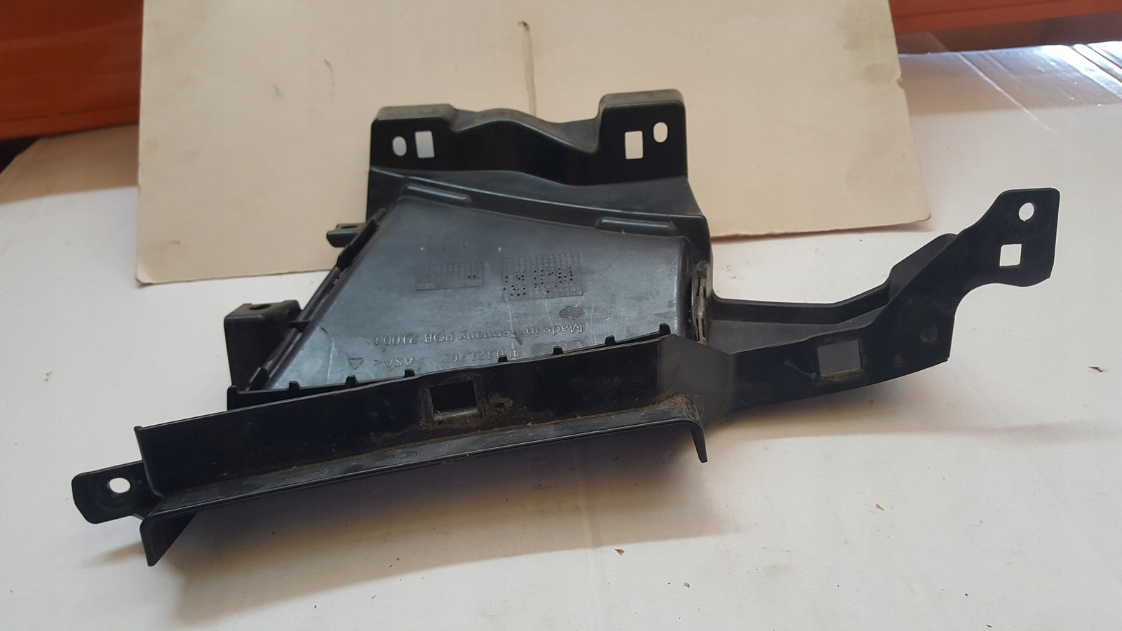 Kierownica powietrza lewy przód AUDI A6 (C8) 4K0121763 4K0121763A demontaż