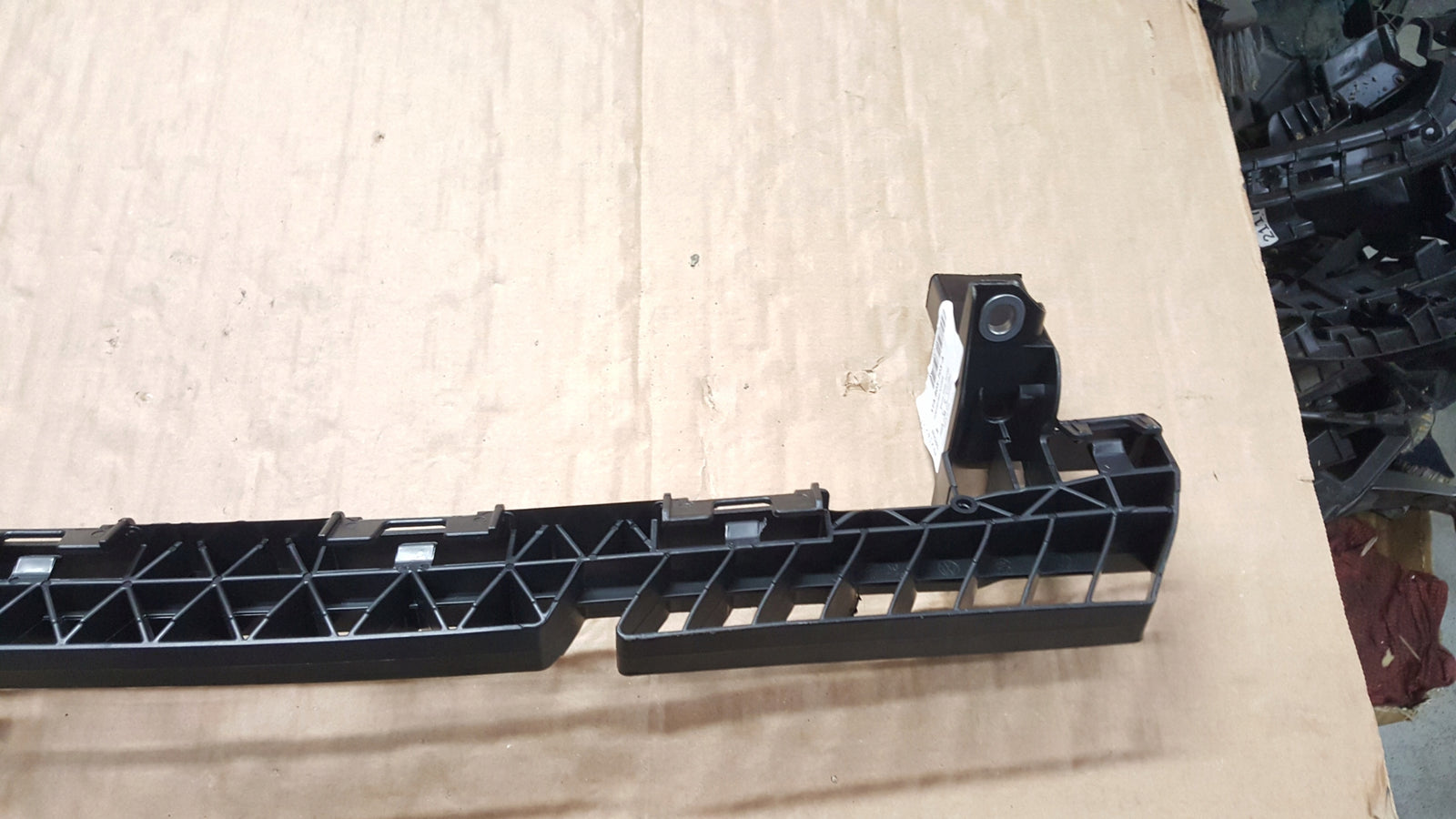 VW TOURAN ŚLIZG WZMOCNIENIE ZDERZAKA PRZÓD 5TA805705A ORYGINAŁ