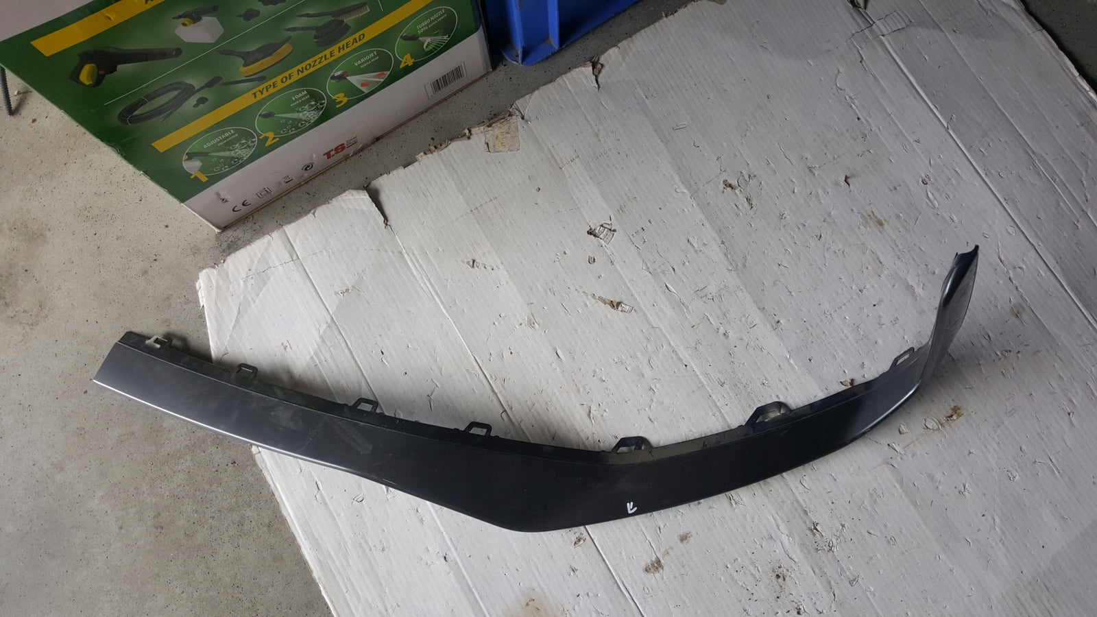 Listwa zderzaka przedniego lewa strona SEAT LEON 5FA853711A demontaż