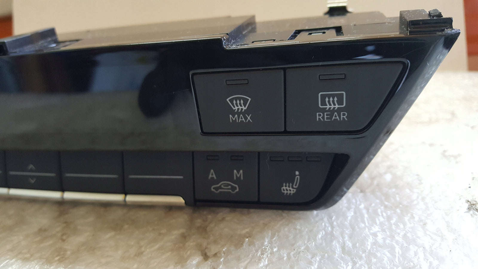 Panel klimatyzacji AUDI Q4 89A820043A demontaż