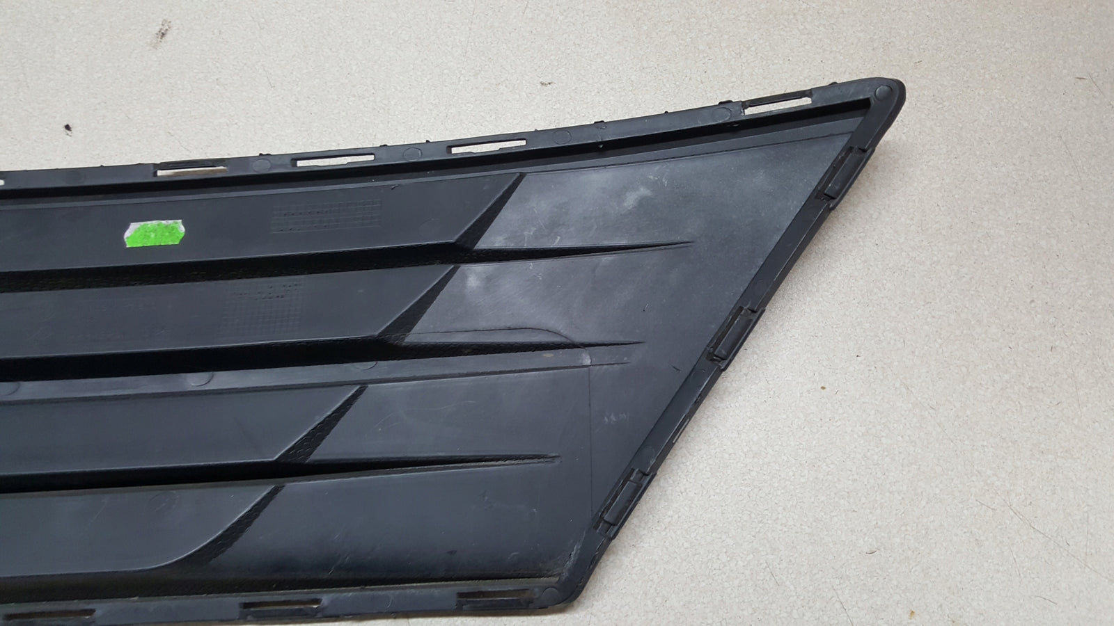 VW CADDY IV 2K5 15- KRATKA LEWA ZDERZAKA PRZEDNIEGO 2K5853665E