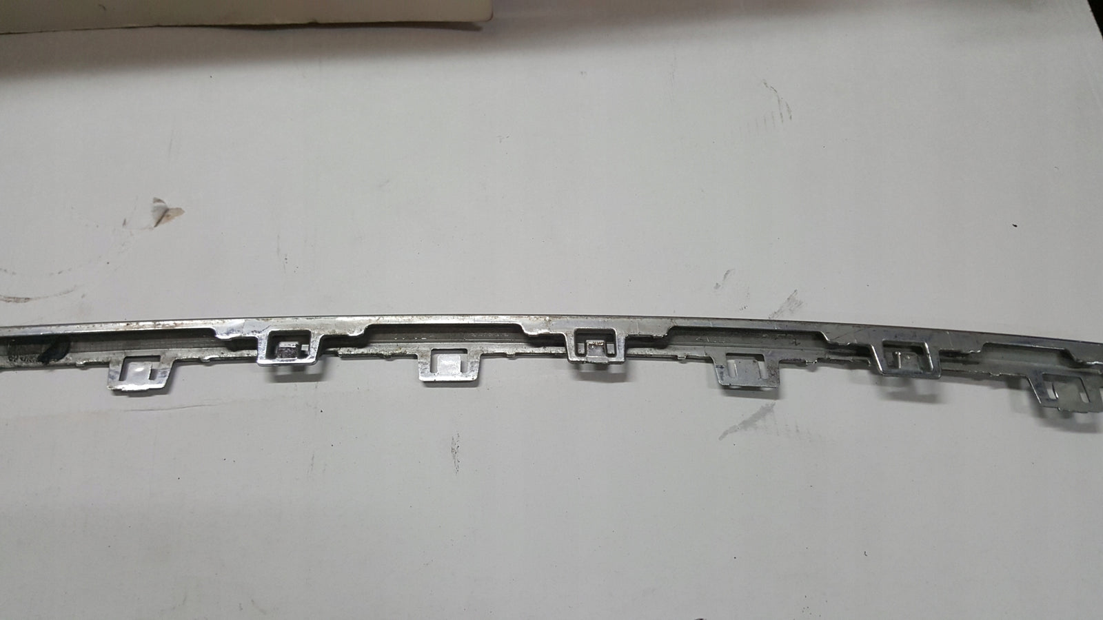 Listwa chrom zderzaka przedniego AUDI A6 (C7) 4G0807578 demontaż
