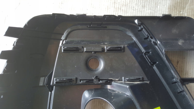 Kratka zderzaka przedniego lewa strona AUDI A8 (D5) 4N0807681 demontaż