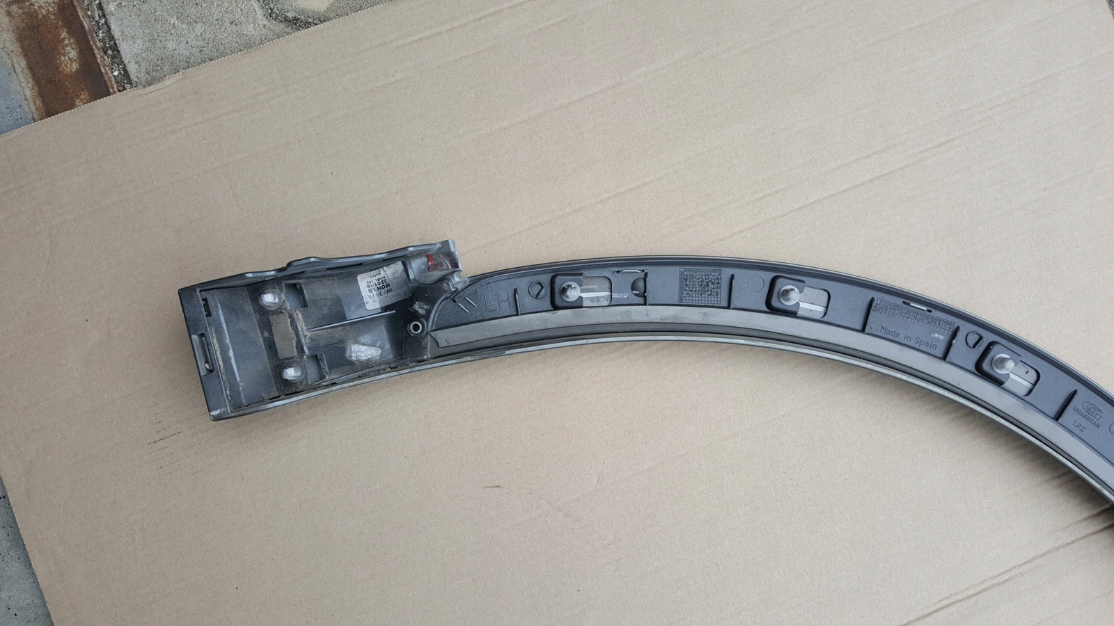 Listwa przednia lewa AUDI Q3 I 8U0 przód lewy 8U0853717A