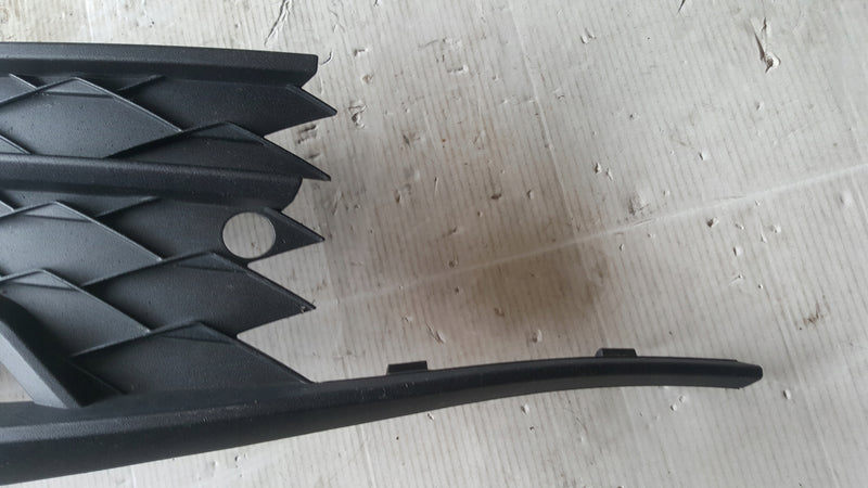 Kratka zderzaka lewy przód SEAT LEON 5FA853665C demontaż