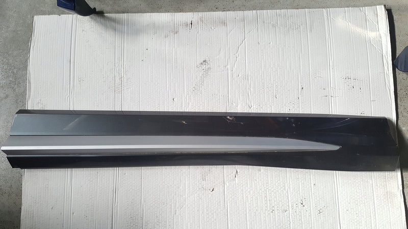 Listwa drzwi prawy przód AUDI Q3 II 83A853960A/B