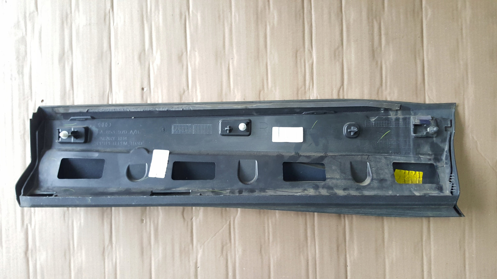 Listwa drzwi prawy tył AUDI Q3 II 83A853970A/B