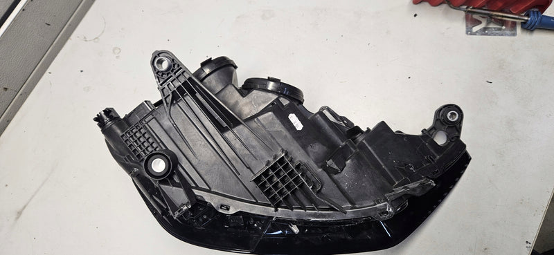 Le reflektor AUDI A1 82A941003 IDEAŁ 2024r