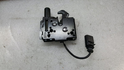 Zamek maski AUDI A4 B9 A5 RS4 RS5 8W0823509B demontaż