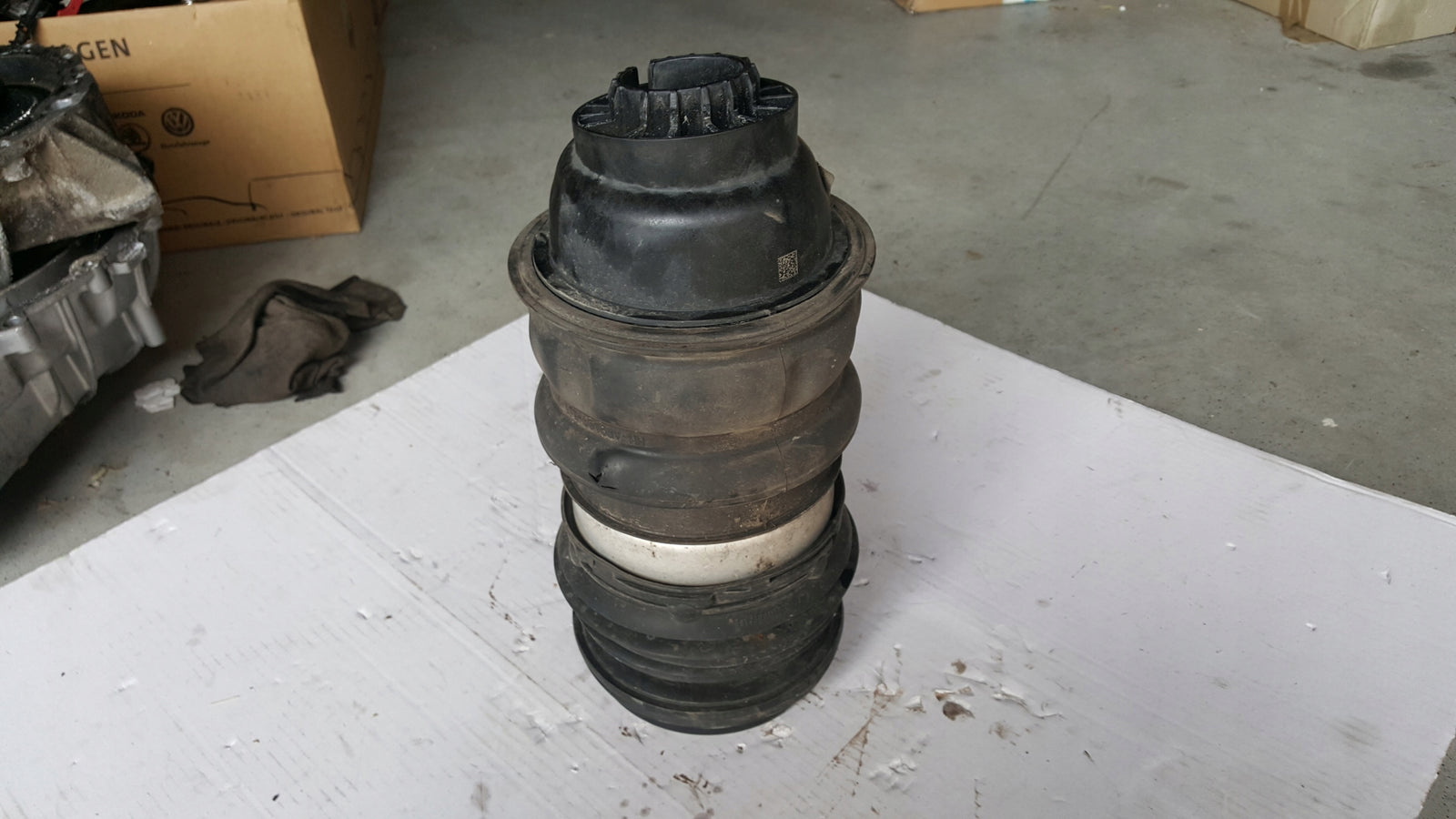 Poduszka miech LE tył PORSCHE TAYCAN 9J1616025B