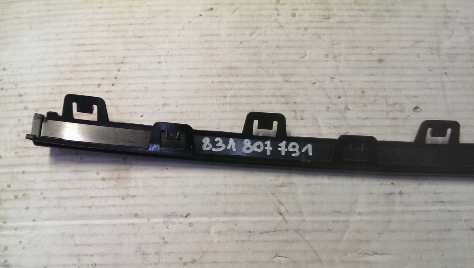 Listwa zderzaka przedniego AUDI RSQ3 83A807791