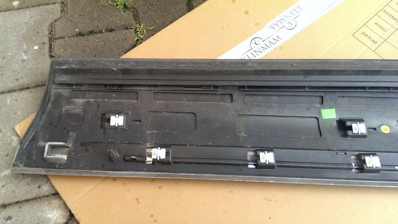 Listwa drzwi lewy przód VW TOUAREG 7P6854939M