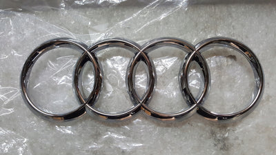 Emblemat logo przód AUDI A1 RS5 RS3 8T0853605 NOWY